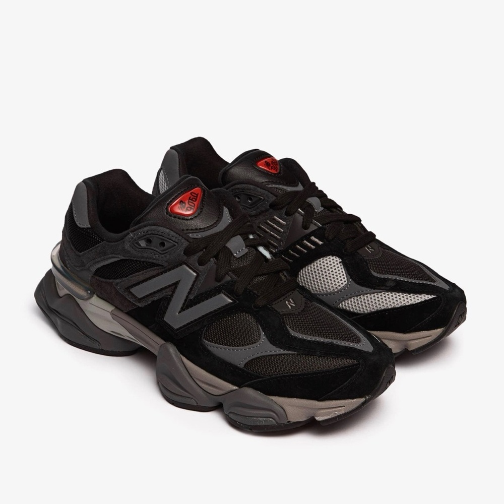 New Balance women’s Black and Gray 9060